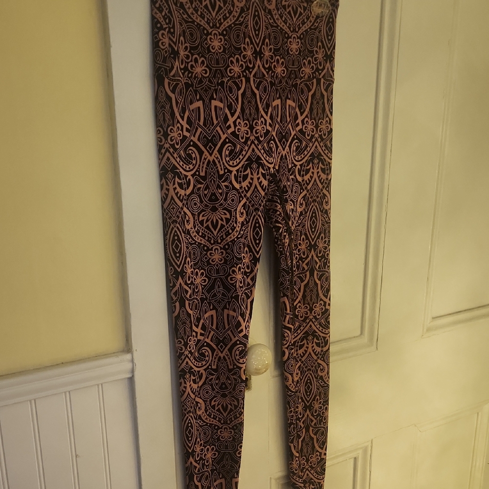 K-DEER Intricate Pink and Black Leggings